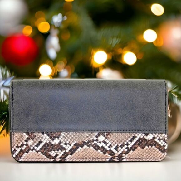 Animal Print Snakeskin Design Vegan Leather Wallet - Picture 1 of 6